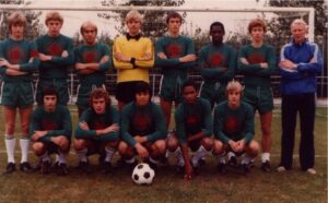 SDW A1 1977-1978 met v.l.n.r. Schut, Gootjes, Bitter, Kraakman, Kooy, Steffens, Klapmuts, Koers, Otto, Zaken, Abdul Rashid, Haatrecht en Breebaart